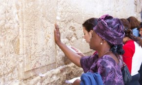 1080-prayer-purple-Kotel-600x358
